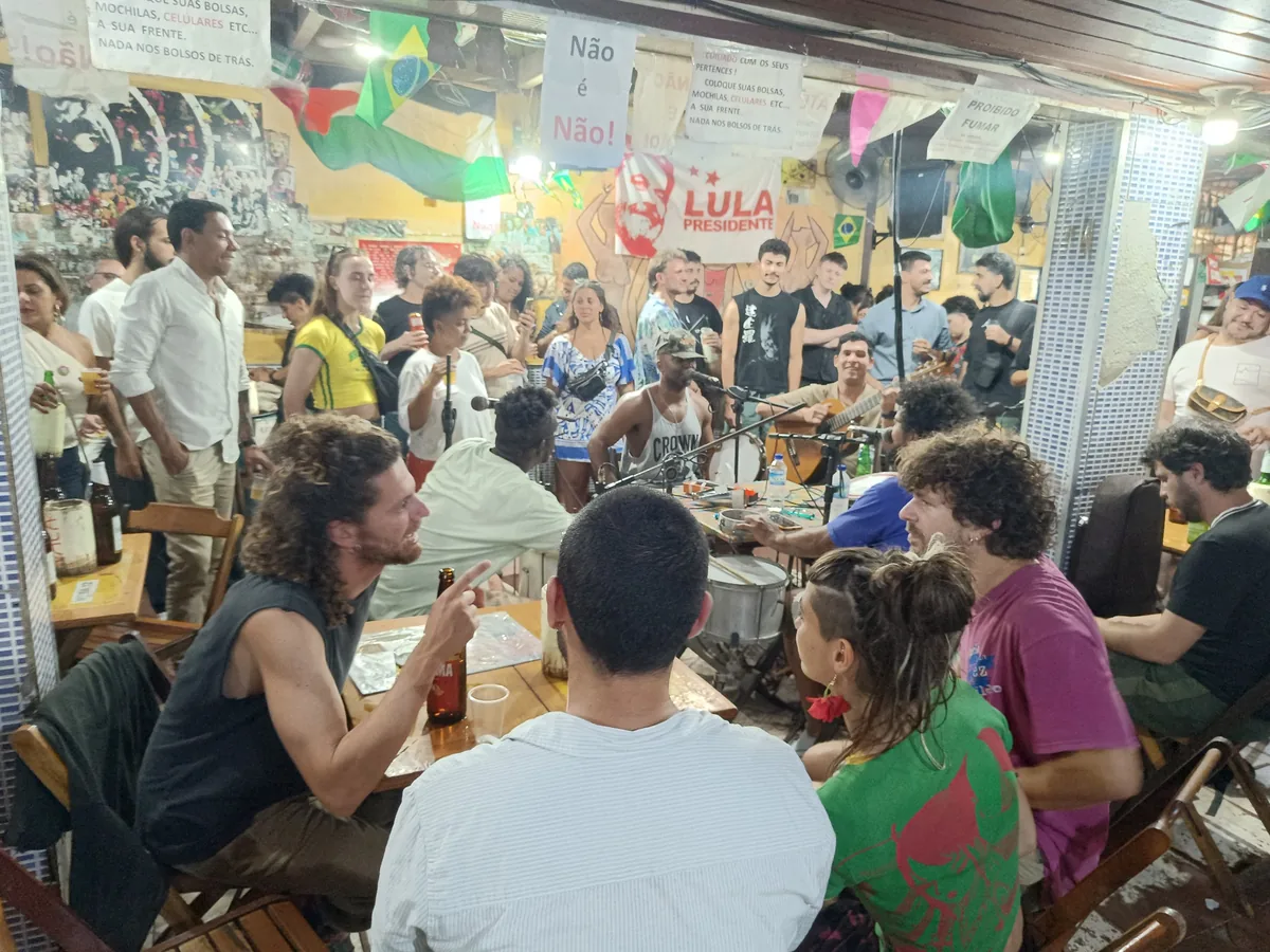 Roda de samba en un bar de Río de Janeiro