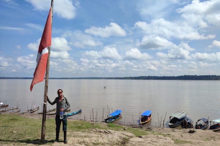 Bandera en Isla Cacao (Perú) Instinto Mochilero