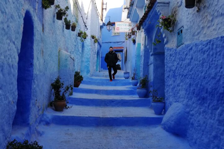 Callejón azul de Chefchaouen norte de Marruecos - Instinto Mochilero