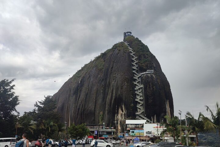 Piedra del Peñol, Guatapé (Colombia) -Instinto Mochilero