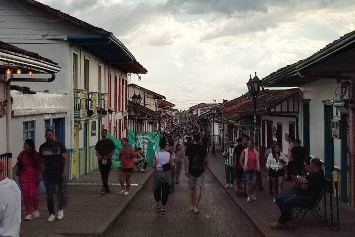 Calle Real, Salento (Colombia) - Instinto Mochilero