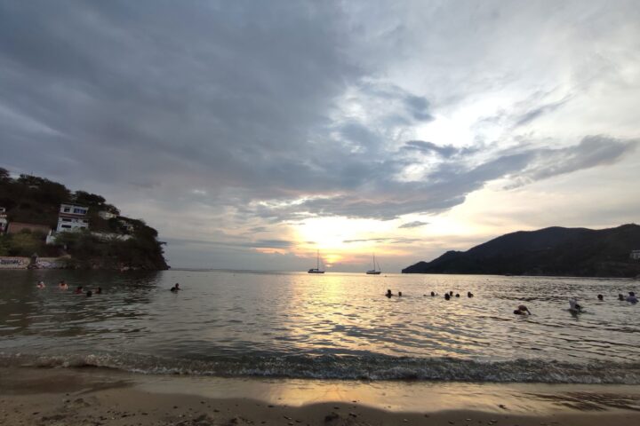 Atardecer en Taganga, Santa Marta (Colombia) - Instinto Mochilero