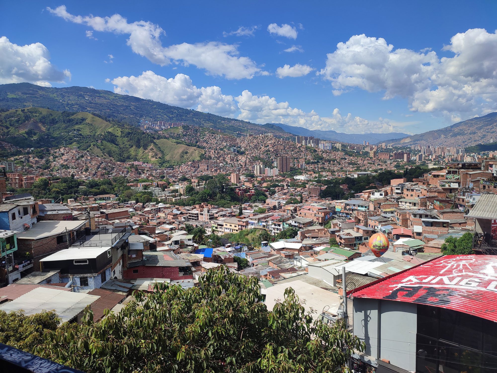 Comuna 13, Medellín (Colombia) - Instinto Mochilero