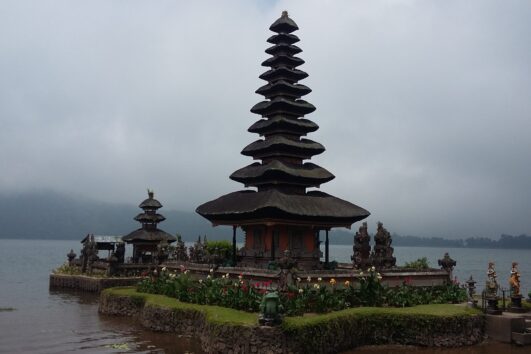 Pura Ulun Dana Bratan, Bali - Viaje en grupo Indonesia - Instinto Mochilero